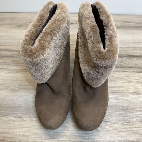 Women's UGG Dandelion Size 10 Brown Leather/Shearling High-Heel Ankle Bootie - Picture 6 of 12